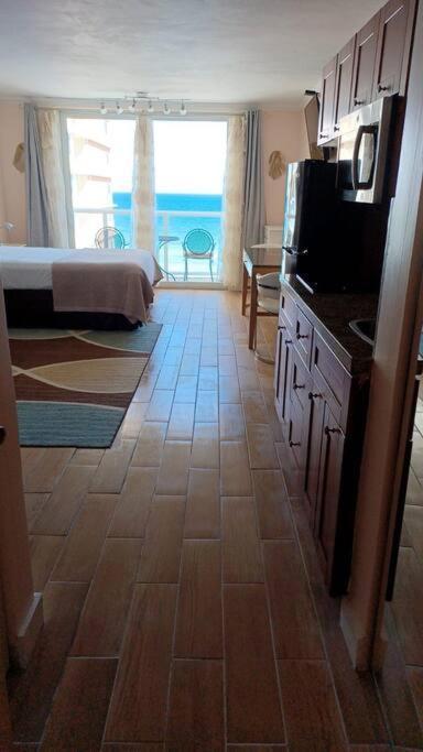 Oceanfront Miami Studiocondo Newly Renovated * Sunny Isles Beach